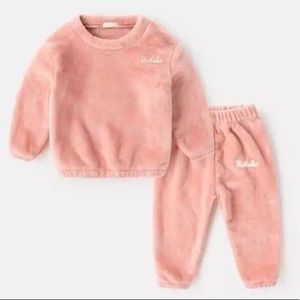 NWT Kid’s Shirt & Pants Set (5T)